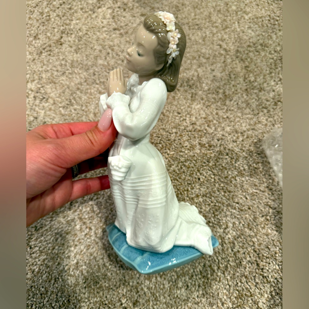 Lladro First Communion / Kneeling Prayer Girl Statue